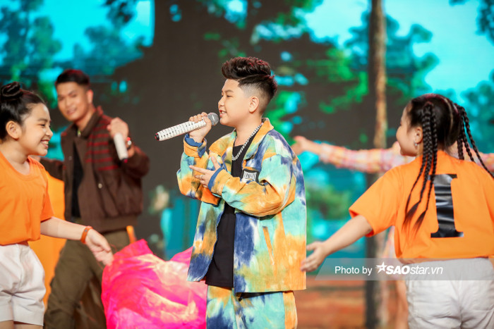 Đại gia đình BigDaddy - Emily hòa ca 'Ấm no đời đời' oanh tạc sân khấu Chung kết, tiếp sức cho Song Tùng Ảnh 6