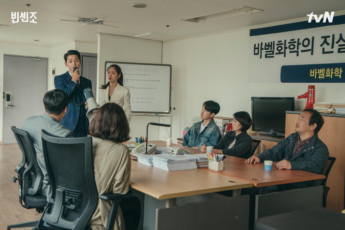 Lí giải những yếu tố tạo nên thành công cho 'bom tấn' truyền hình 2021 'Vincenzo' Ảnh 17