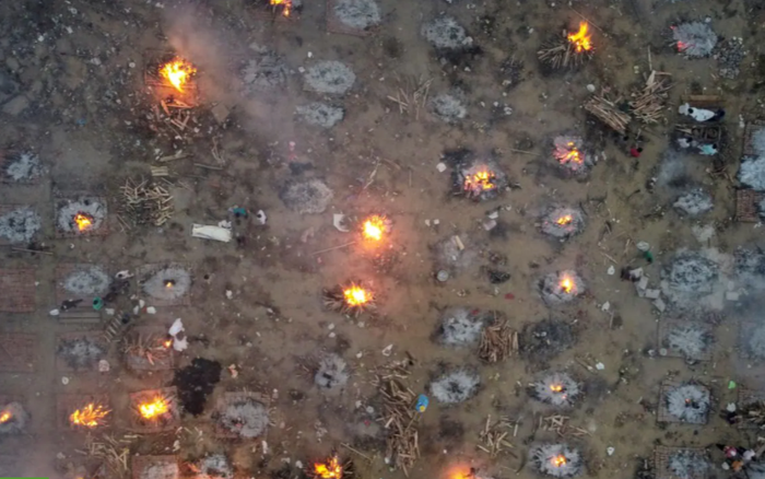 Cảnh điêu tàn ớn lạnh trong lễ hoả táng 'tập thể' bệnh nhân COVID-19 ở Ấn Độ Ảnh 2