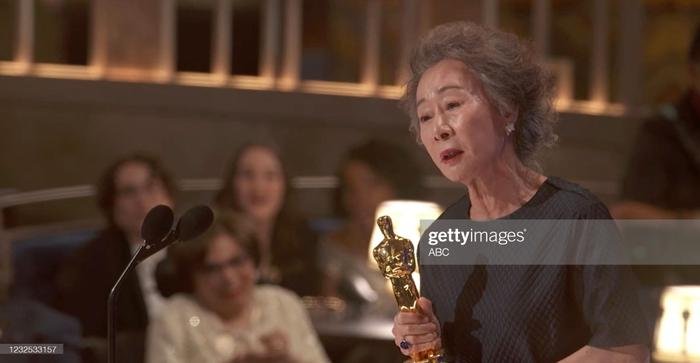 Youn Yuh Jung của 'Minari' trở thành nữ diễn viên châu Á thứ hai thắng giải Oscar Ảnh 6