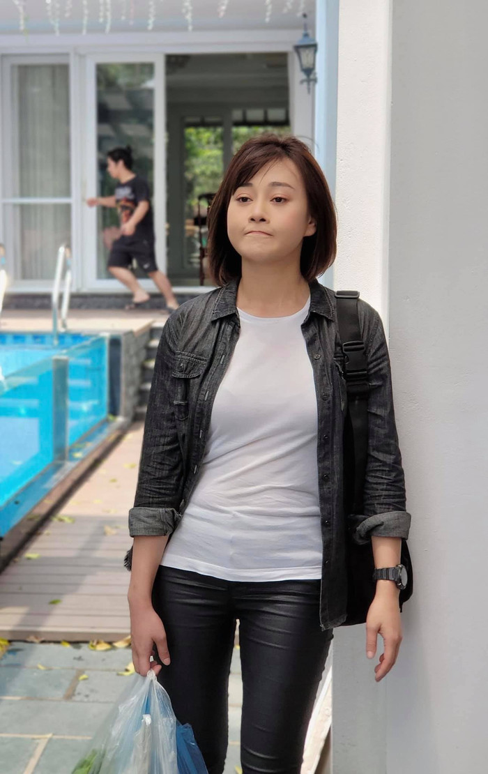 Tạo hình nhân vật Phương Nam - cô gái tóc ngắn, bụi bặm chuộng mặc áo sơ mi