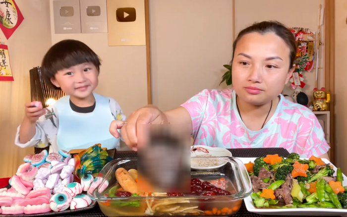 Cái kết đắng cho Quỳnh Trần JP sau video ăn chân gấu Ảnh 2