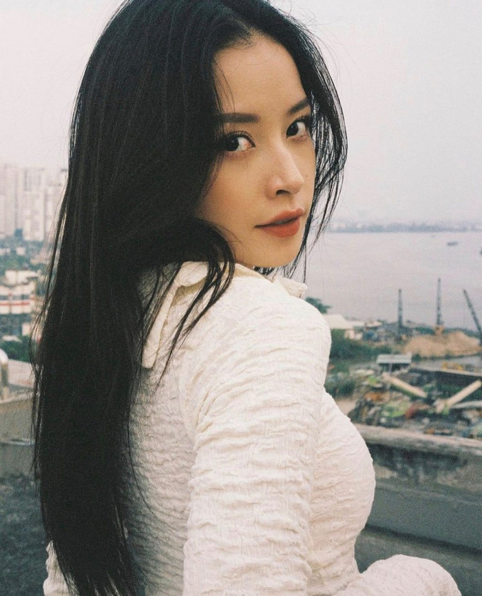 Hình ảnh ngay lập tức dấy lên nghi vấn liệu có phải Chi Pu đang rục rịch cho sản phẩm mới nữa hay không?