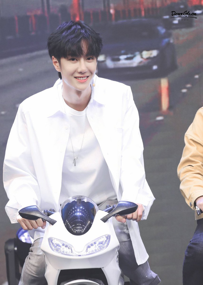 Tiêu Chiến - Ngô Lỗi, Vương Nhất Bác và Thái Từ Khôn có phải là 'bộ tứ Thiên vương' của Cbiz? Ảnh 6