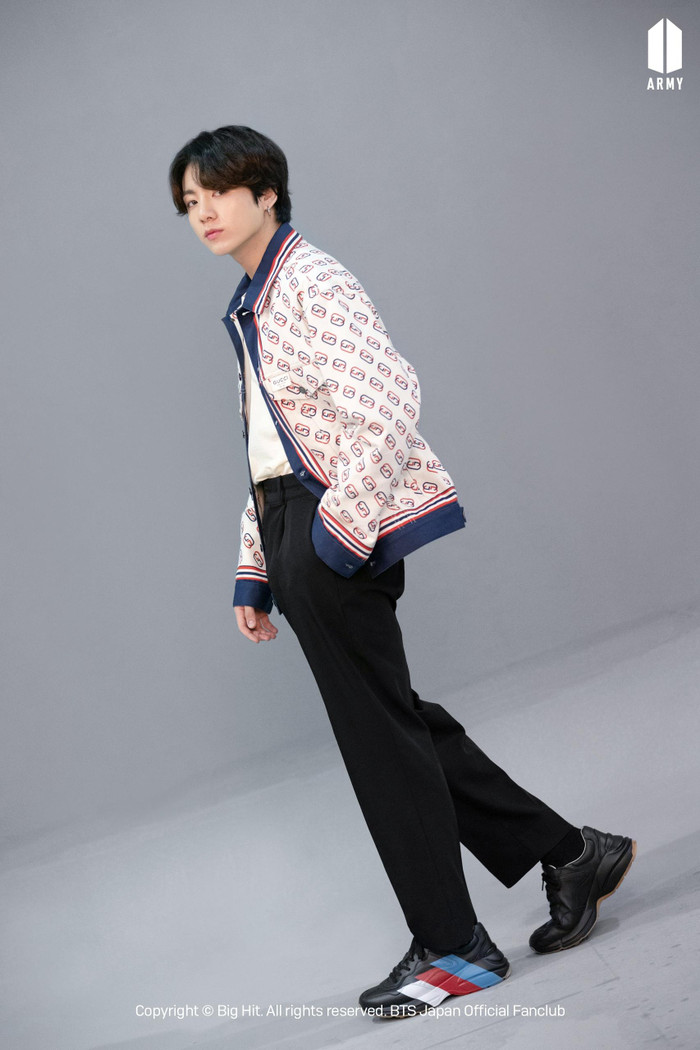 Jungkook còn phát triển mạnh mẽ với tư cách là một nhà sản xuất và nhạc sĩ tại Nhật Bản.