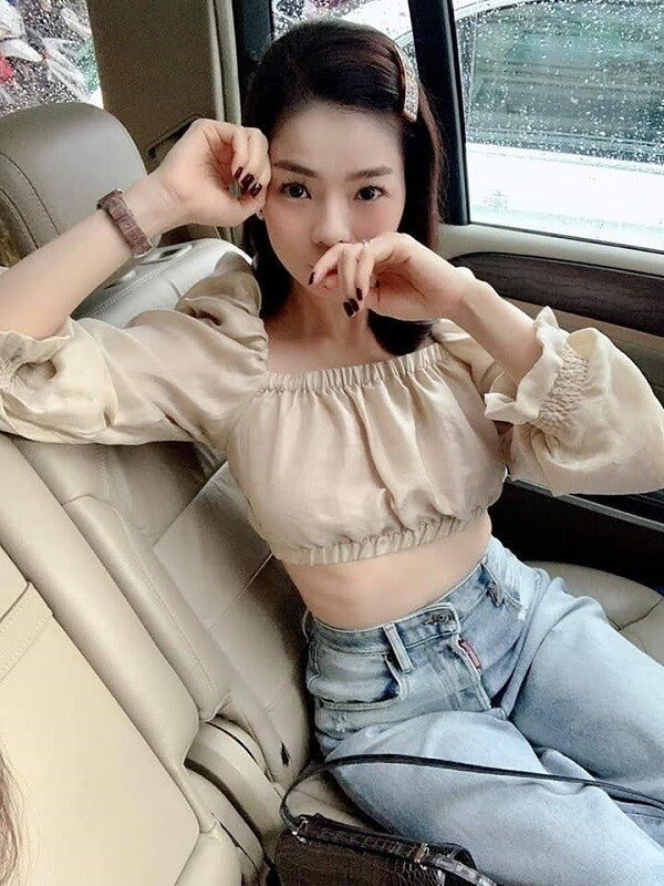 Quần jeans cạp cao có tác dụng hack dáng, khoe được vòng 2 thon.