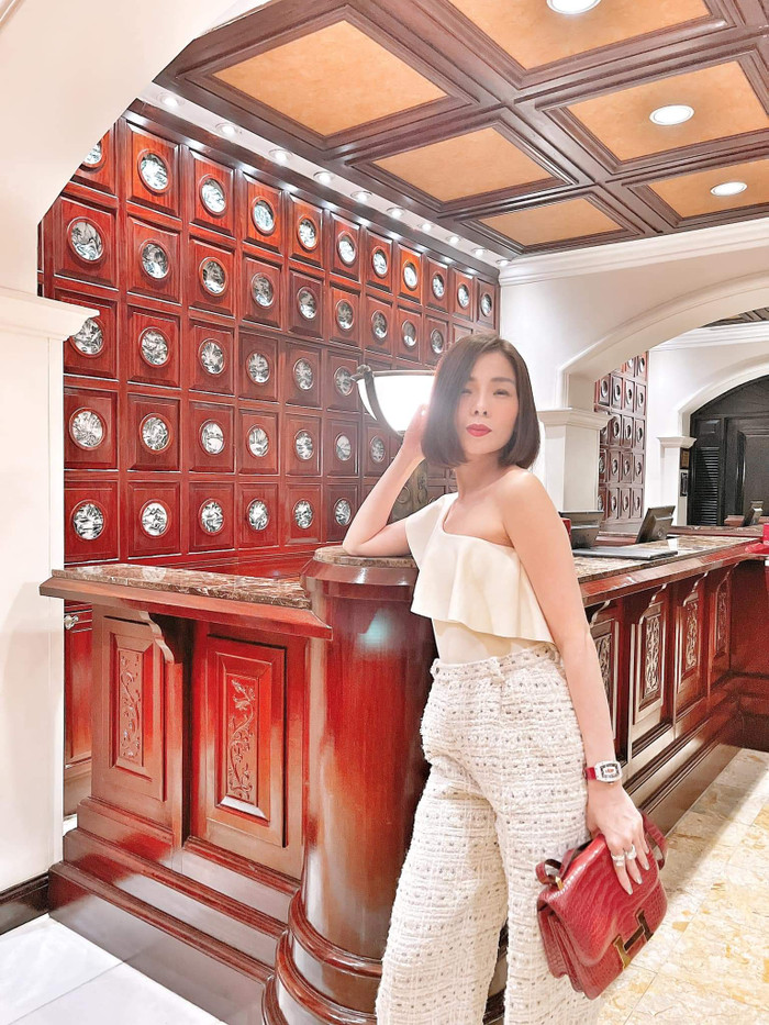 Chiếc quần đắt tiền nhưng lại 'dìm chết' vòng eo vạn người mê của Lệ Quyên