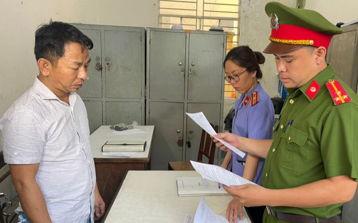 Mâu thuẫn tình cảm, gã đàn ông thuê người liên tục tạt sơn nhà bạn gái Ảnh 2