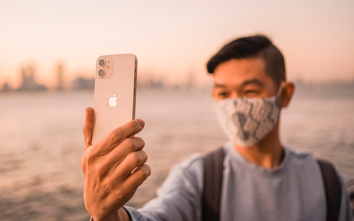 Bản cập nhật iOS 14.5 mang đến tính năng mở khóa iPhone ngay cả khi bạn đeo khẩu trang một cách dễ dàng. (Ảnh: GadgetMatch)