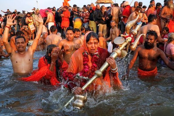 Lễ hội sông Hằng được tổ chức vào tháng 4 vừa qua. 