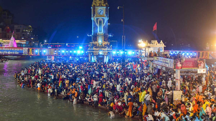 Ảnh chụp lễ hội sông Hằng vào ngày 12/4. 