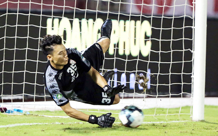 Bùi Tiến Dũng mắc sai lầm, TP.HCM thoát thua Viettel Ảnh 2