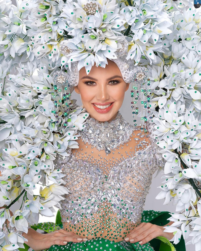 Đại diện đến từ El Salvador mang đến Hoa hậu Hoàn vũ 2020 một bộ trang phục dân tộc được lấy cảm hứng từ một loại hoa của đất nước họ.