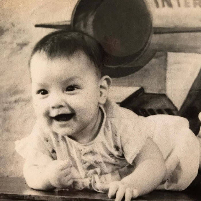 Hà Hồ đăng ảnh lúc 6 tháng tuổi, hỏi fan Lisa hay Leon ai giống mẹ hơn.