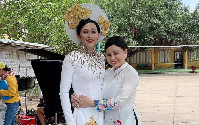 Hoài Linh giả gái bao 'chặt chém', Lê Giang tranh thủ nhận luôn làm chị em song sinh Ảnh 2