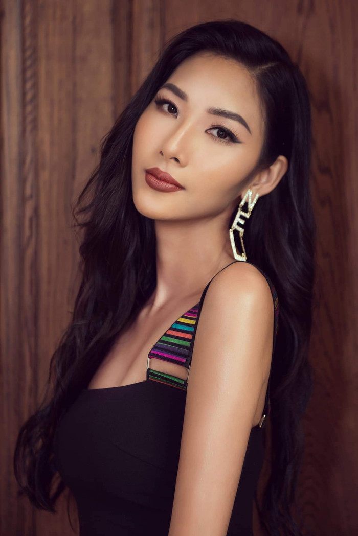 Không cần lens đã đủ làm khán giả chẳng thể rời mắt.