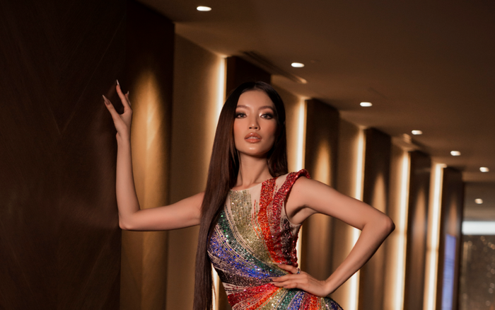 Lâm Bích Tuyền khoe dáng mãn nhãn trong 'váy lục sắc' ủng hộ cộng đồng LGBT Ảnh 2