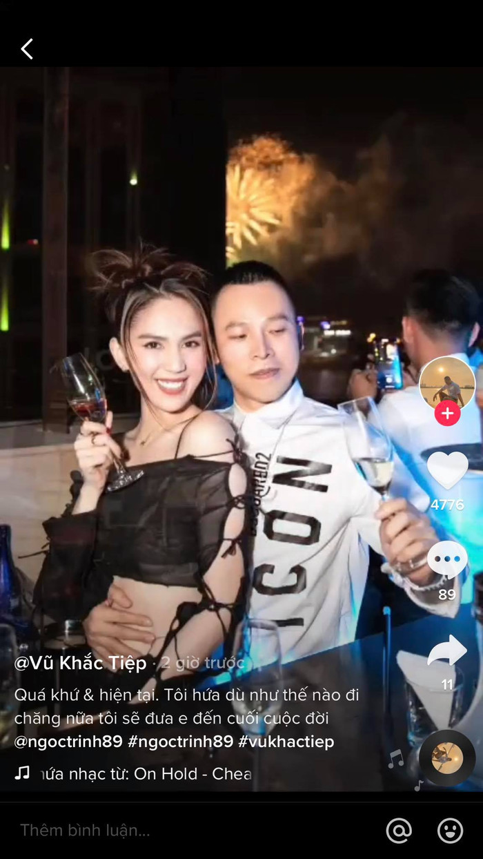 Vũ Khắc Tiệp đăng tải lại loạt hình ảnh đi cùng Ngọc Trinh trong suốt 17 năm đã qua