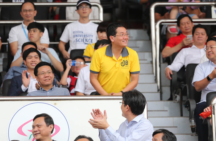 Thắng Thanh Hóa 2-1, Công Phượng và đồng đội được bầu Hải thưởng 1 tỷ đồng. Ông chủ NutiFood đã thưởng tổng cộng 2,1 tỷ đồng cho HAGL ở mùa này.