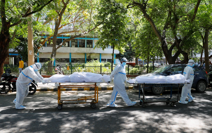 Bác sĩ giữa vùng tâm dịch Covid-19 tại Ấn Độ: 'Hai tuần tới sẽ là địa ngục' Ảnh 2