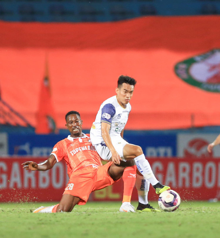 Hà Nội FC bế tắc hoàn toàn trước Bình Định.