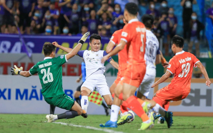 Đồng hương thầy Park ra mắt thất bại, Hà Nội FC nguy cơ đá trụ hạng Ảnh 2