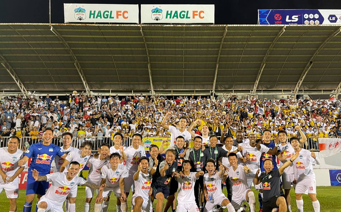 HAGL của bầu Đức bay cao: Hàng triệu người hâm mộ sướng nhưng tiếc cho V.League! Ảnh 2