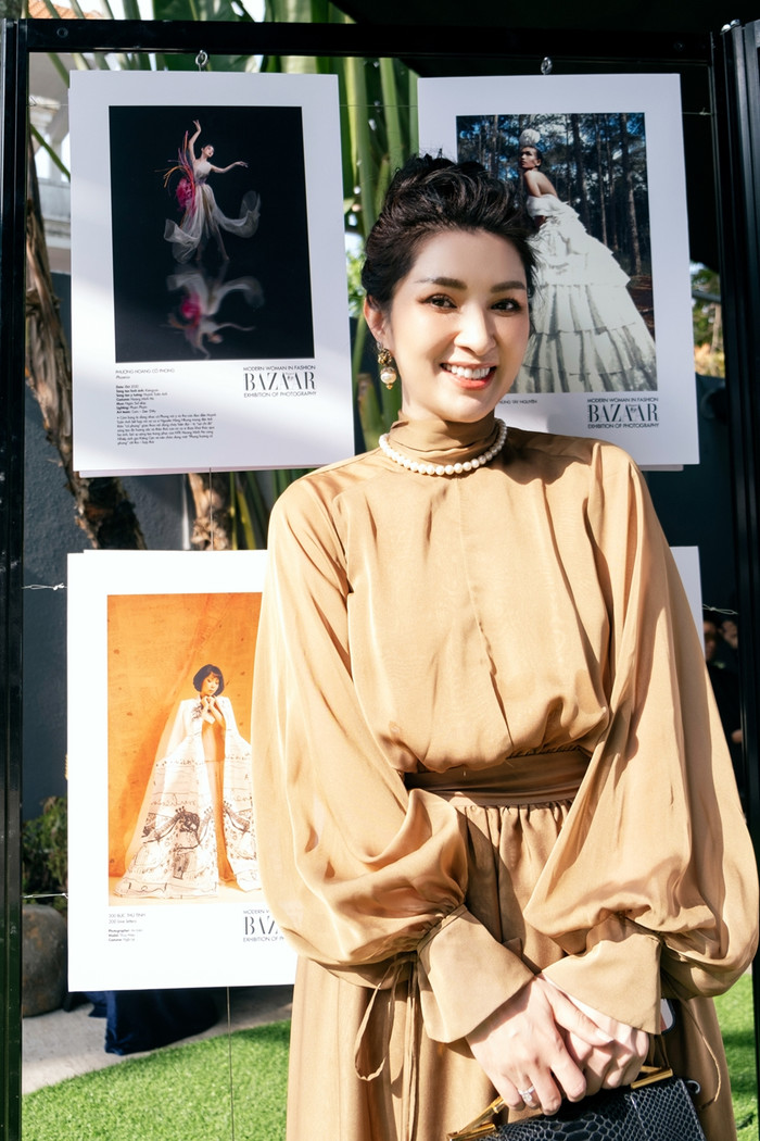 40 tuổi nhưng Nguyễn Hồng Nhung vẫn được khen ngợi vì da dẻ căng bóng tràn đầy sức sống