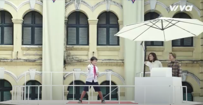 Cậu bạn đến từ trường THCS Ngô Sĩ Liên biểu diễn các bài quyền mà mình học được trên bục dũng khí