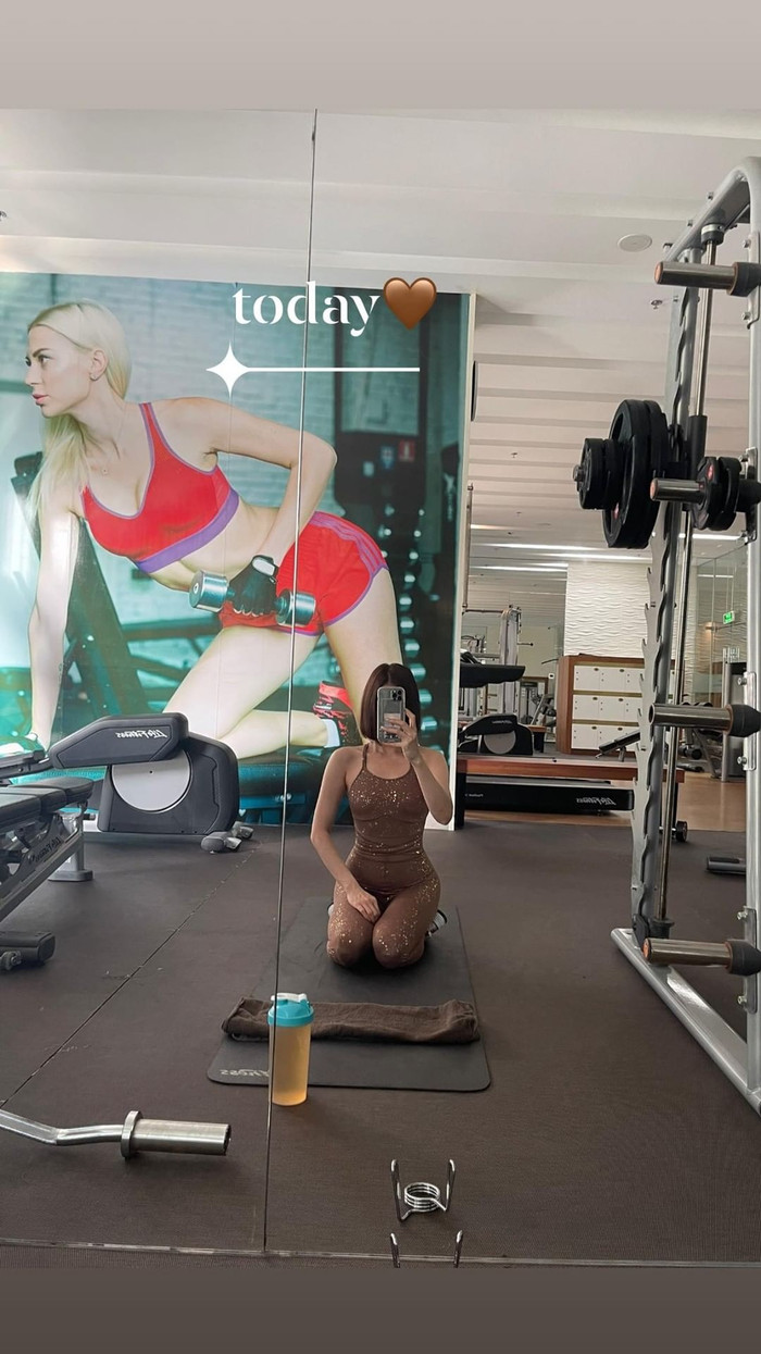 Cô vẫn mải me trong phòng tập hàng ngày để giữ dáng.