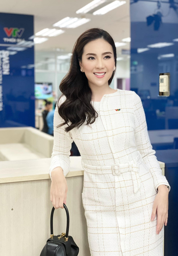 Diện bikini, hotgirl VTV 'đốt mắt' dân tình với đường cong đầy quyến rũ Ảnh 11