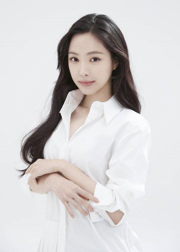 Ảnh profile mới của Son Naeun dưới trướng YG Stage