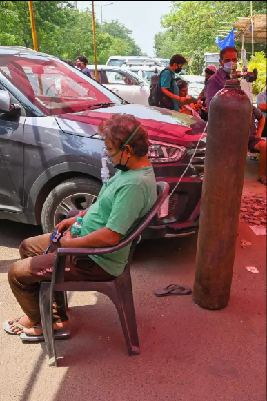 Thầy pháp Ấn Độ với cách 'chữa' Covid-19 dã man như thời Trung cổ Ảnh 5