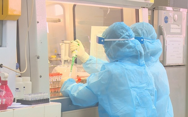 Bộ Y tế ra thông báo khẩn tìm hành khách trên chuyến bay từ Hà Nội đi TP.HCM liên quan ca mắc COVID-19 Ảnh 2