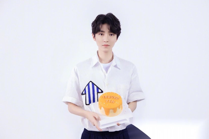 Không để Dịch Dương Thiên Tỉ vượt mặt, Vương Tuấn Khải hy sinh bản thân khi đóng phim nghệ thuật Ảnh 6