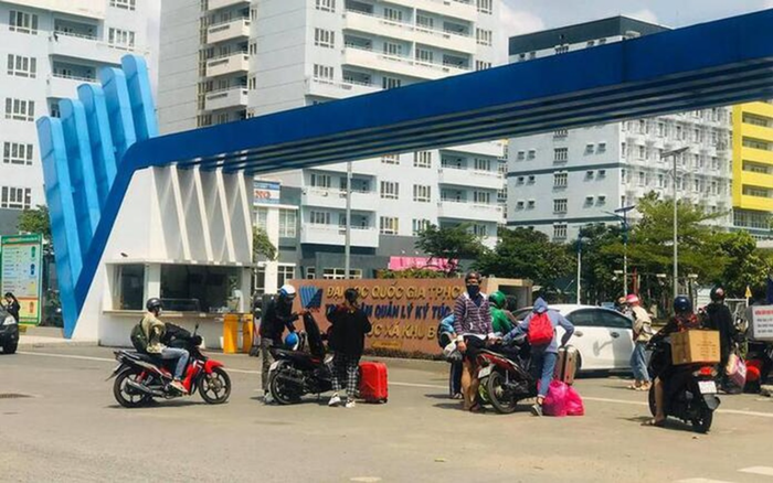 Sinh viên rời KTX ĐHQG TP.HCM dịp 30/4 bắt buộc thực hiện khai báo y tế Ảnh 2