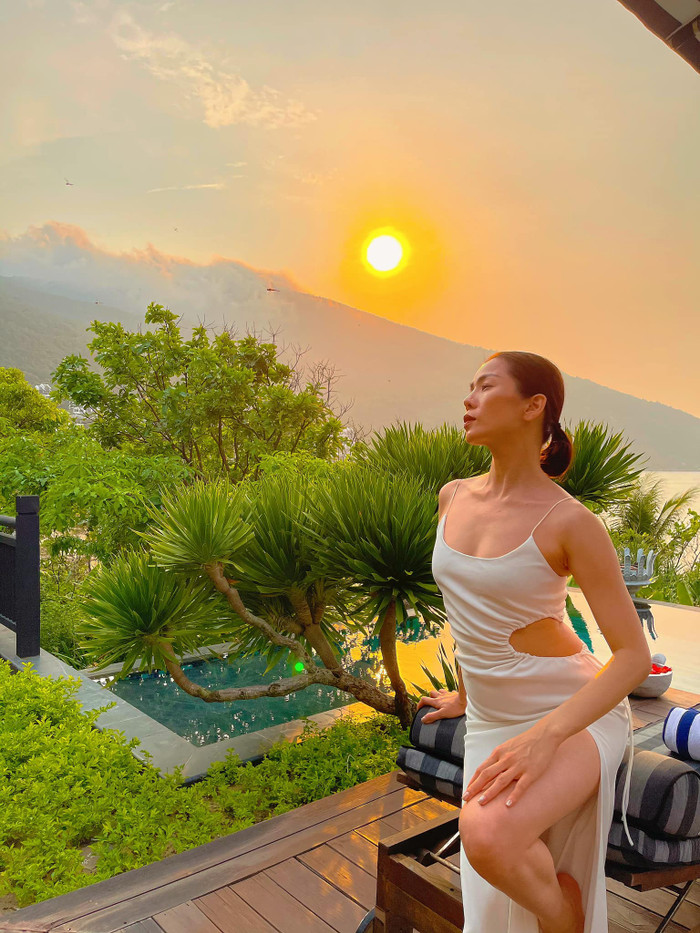 Váy trắng gợi cảm có làm ai lo lắng