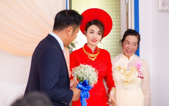 Nhan sắc xinh đẹp của vợ mới cưới diễn viên 'Cổng mặt trời' khiến dân tình xuýt xoa Ảnh 2