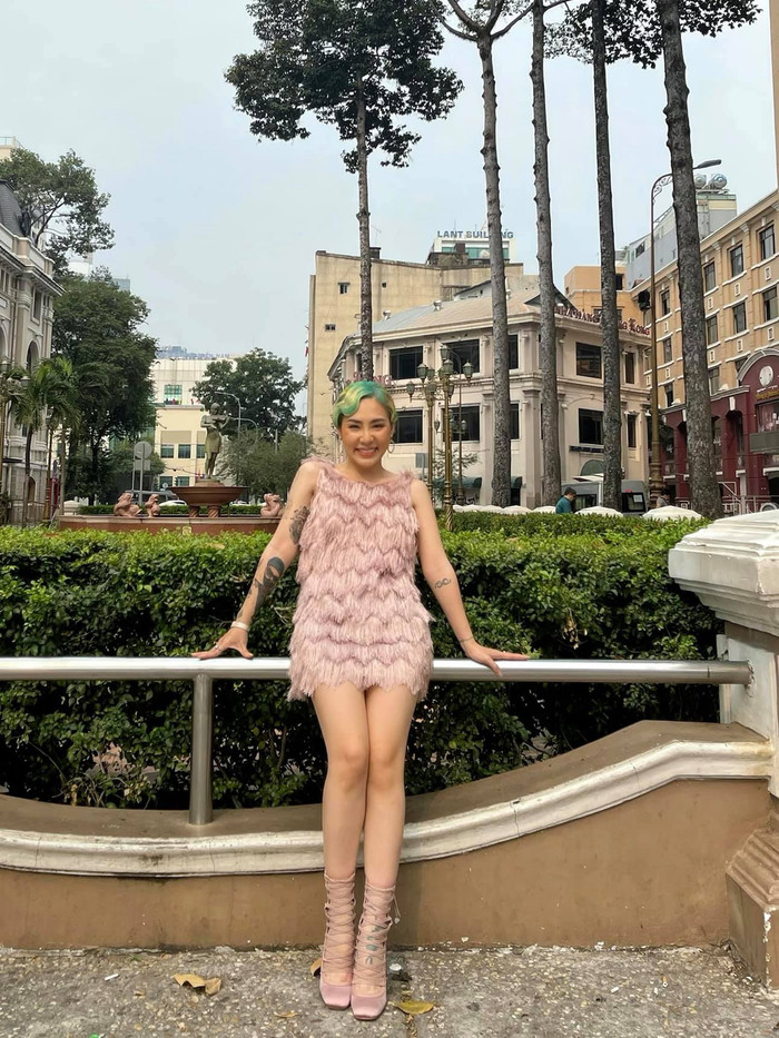 Có lẽ bây giờ là lúc cô nàng tìm hướng đi mới cho mình để phát triển sự nghiệp âm nhạc trong tương lai.