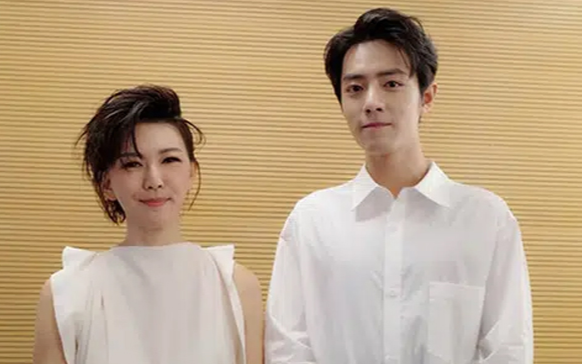 Như bao fan hâm mộ khác, Tiêu Chiến tức tối khi thần tượng của mình bị truyền thông coi thường Ảnh 2