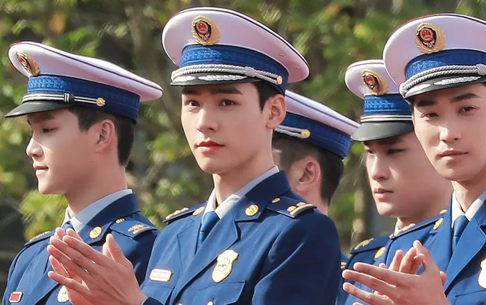 Ngất ngây vẻ điển trai của Cung Tuấn trong phim mới, hình tượng khác xa Ôn Khách Hành của 'Sơn hà lệnh' Ảnh 2