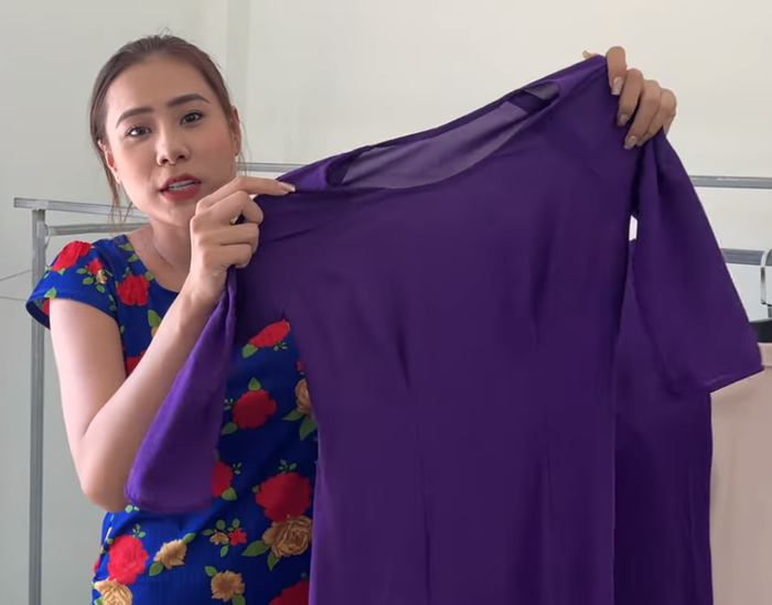 Áo dài màu tím của mẹ cô sẽ mặc trong ngày cưới