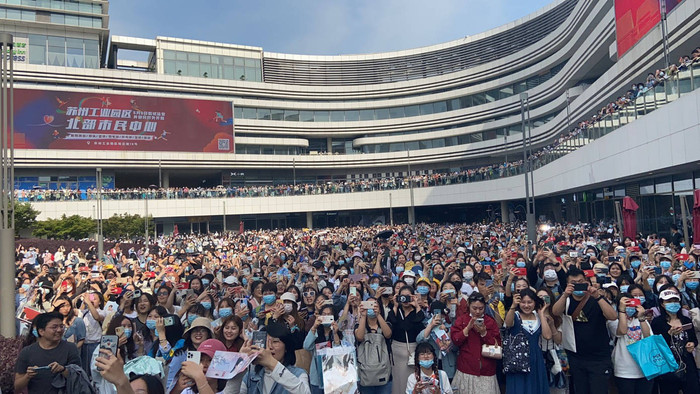 Sức hút khủng của 'Sơn hà lệnh': Cả 'rừng' fan đợi chờ, xếp hàng đếm ngược giờ diễn ra concert Ảnh 8