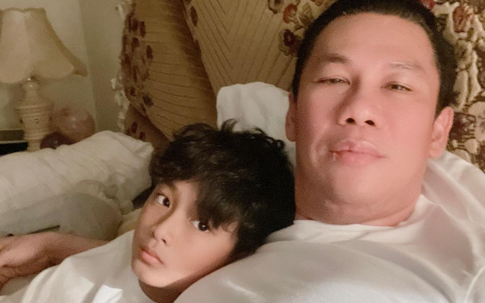 Đăng ảnh con trai ôm cứng, chồng cũ Lệ Quyên than thở vì bé Bo quá bám nên bố 'khó có người yêu' Ảnh 2