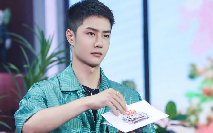 Vương Nhất Bác xấu hổ khi được 'nữ hoàng phim flop' tỏ tình trước bàn dân thiên hạ Ảnh 2