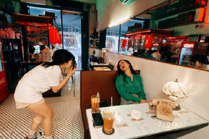 Trước đó, 9X cũng đã trổ tài chụp ảnh cho 'đàn chị' Nam Thư