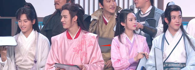 Fan Cung Tuấn - Trương Triết Hạn gây tranh cãi khi photoshop đưa thần tượng thế chỗ Bác Quân Nhất Tiêu Ảnh 4