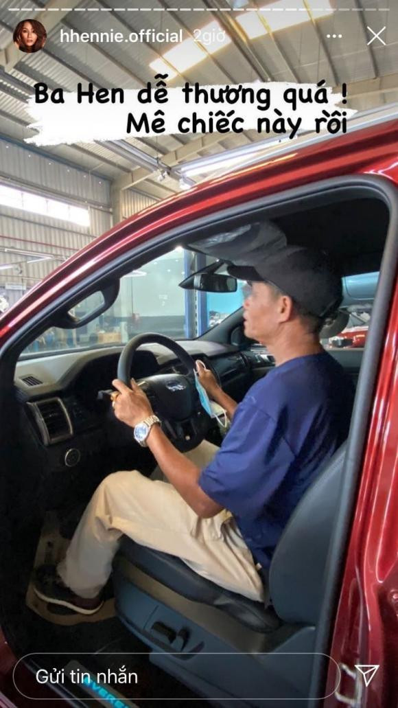 Việc nàng Hậu để bố mẹ chọn mẫu xe yêu thích đã cho thấy cô nàng là người cực kỳ tâm lý.