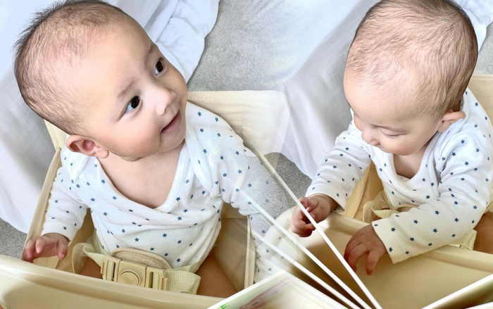 Hà Hồ khoe loạt ảnh Lisa chăm chỉ đọc sách, mong muốn con gái sẽ giống ông bà nội điểm này Ảnh 2