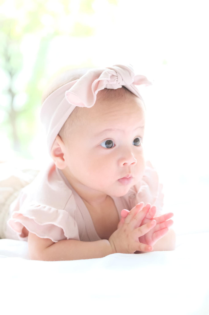 Lisa xinh xắn như một nàng công chúa nhỏ.